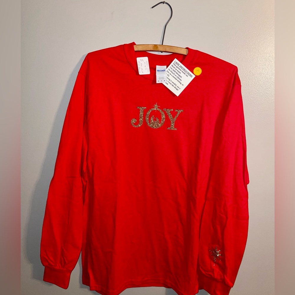 Guildan Red Christmas Long Sleeve T-shirt, Gold Sparkle JOY Front, Size M, NWT